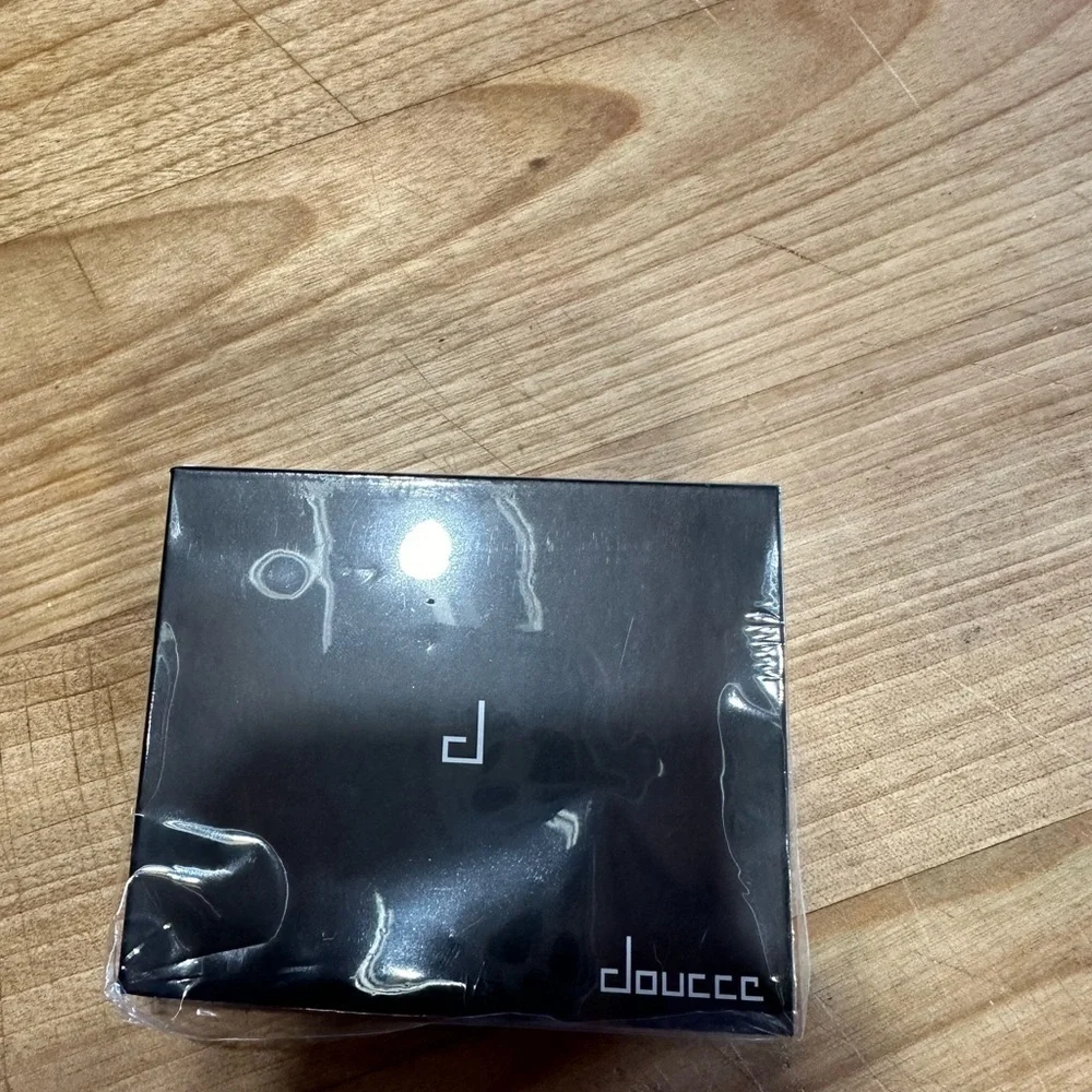 Doucce Eyeshadow Palette - Rich Hues Collection. On the go makeup palette